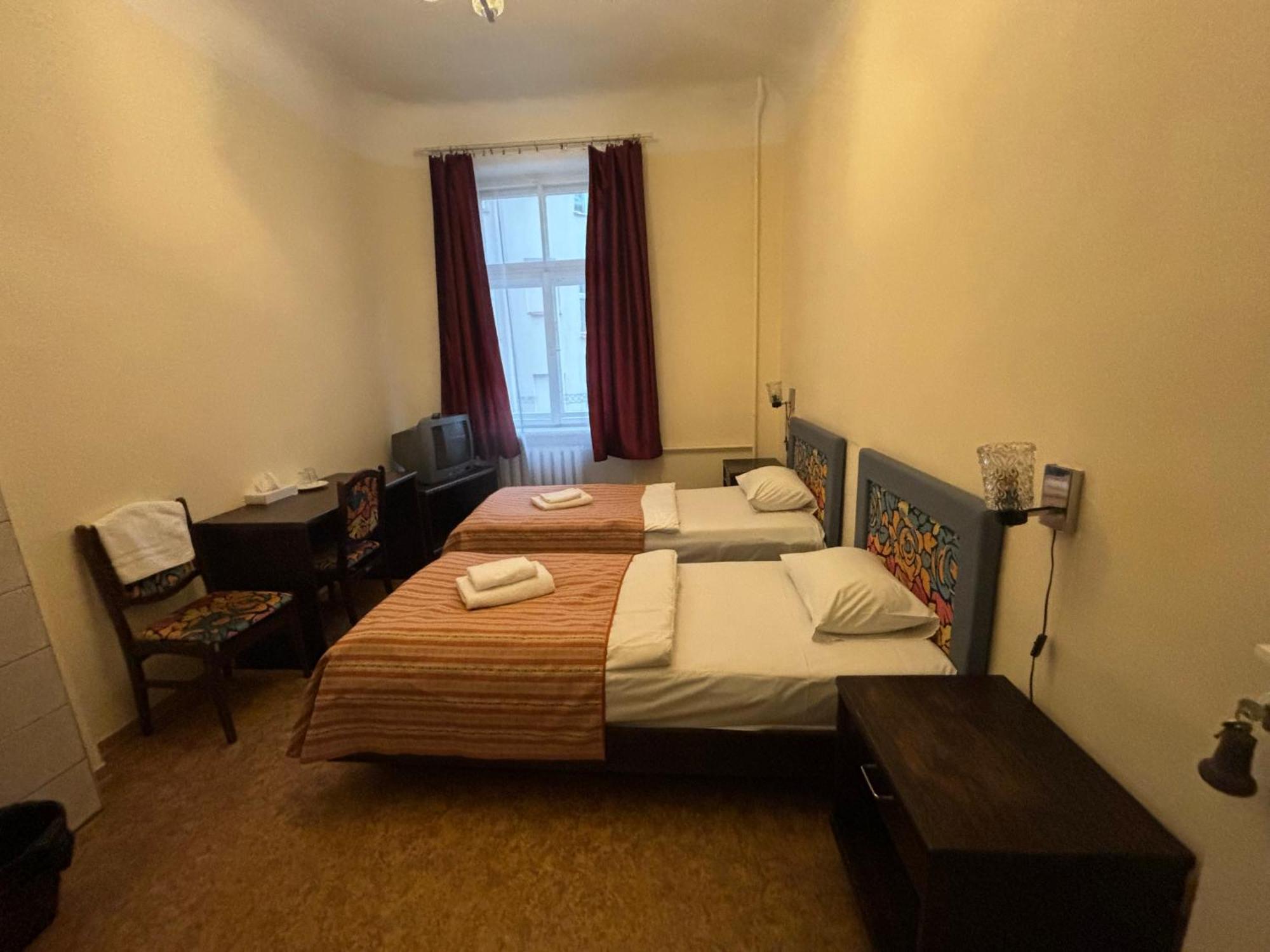 Hostel Viktorija With Private Rooms 里加 外观 照片