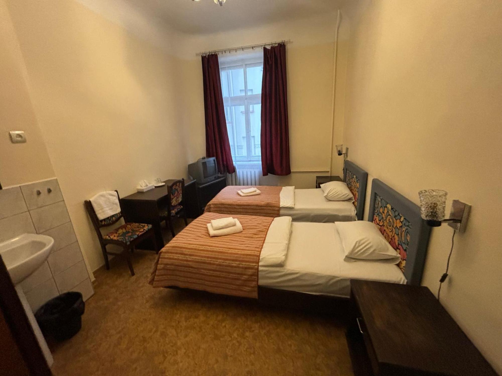 Hostel Viktorija With Private Rooms 里加 外观 照片