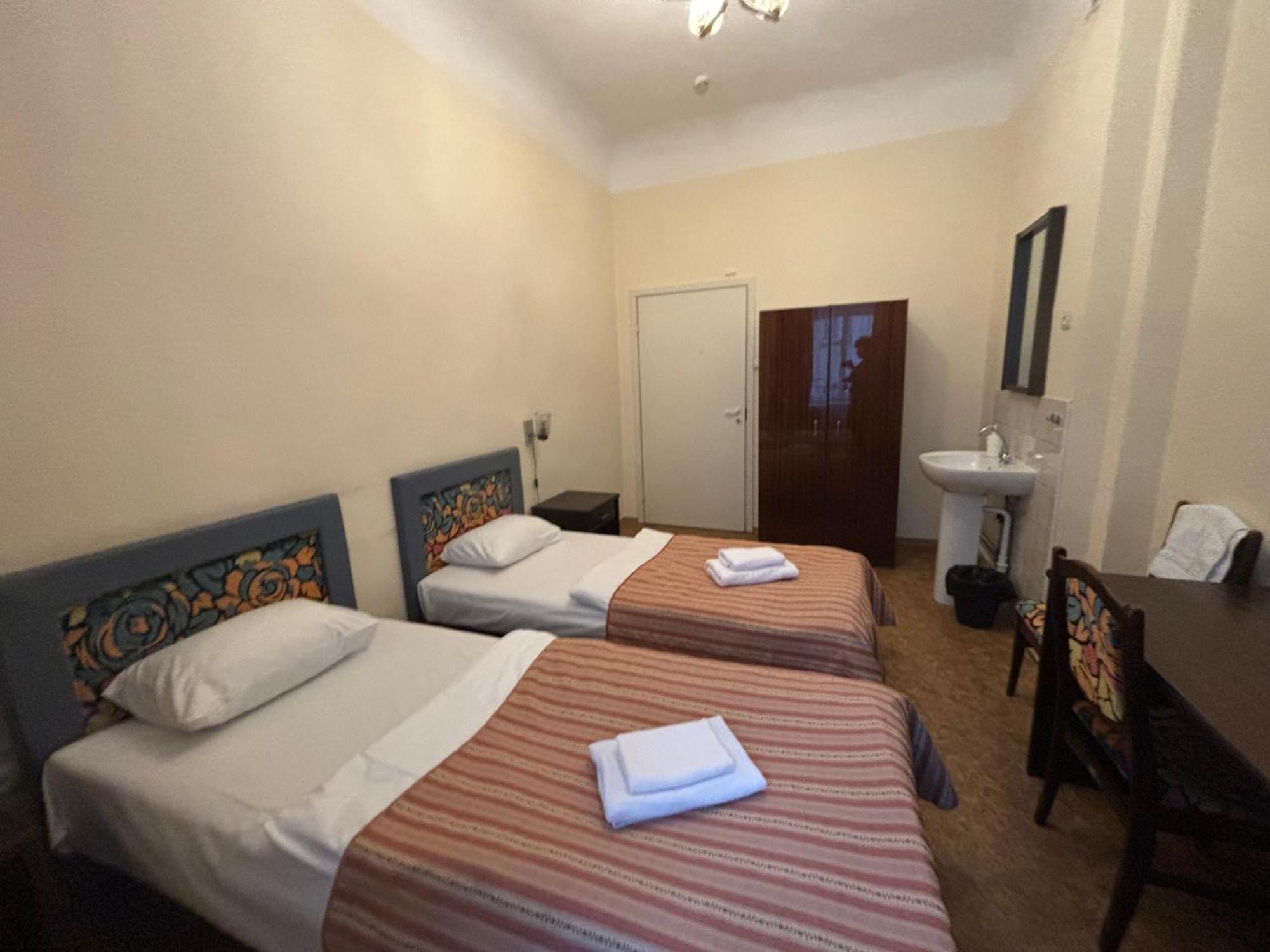 Hostel Viktorija With Private Rooms 里加 外观 照片