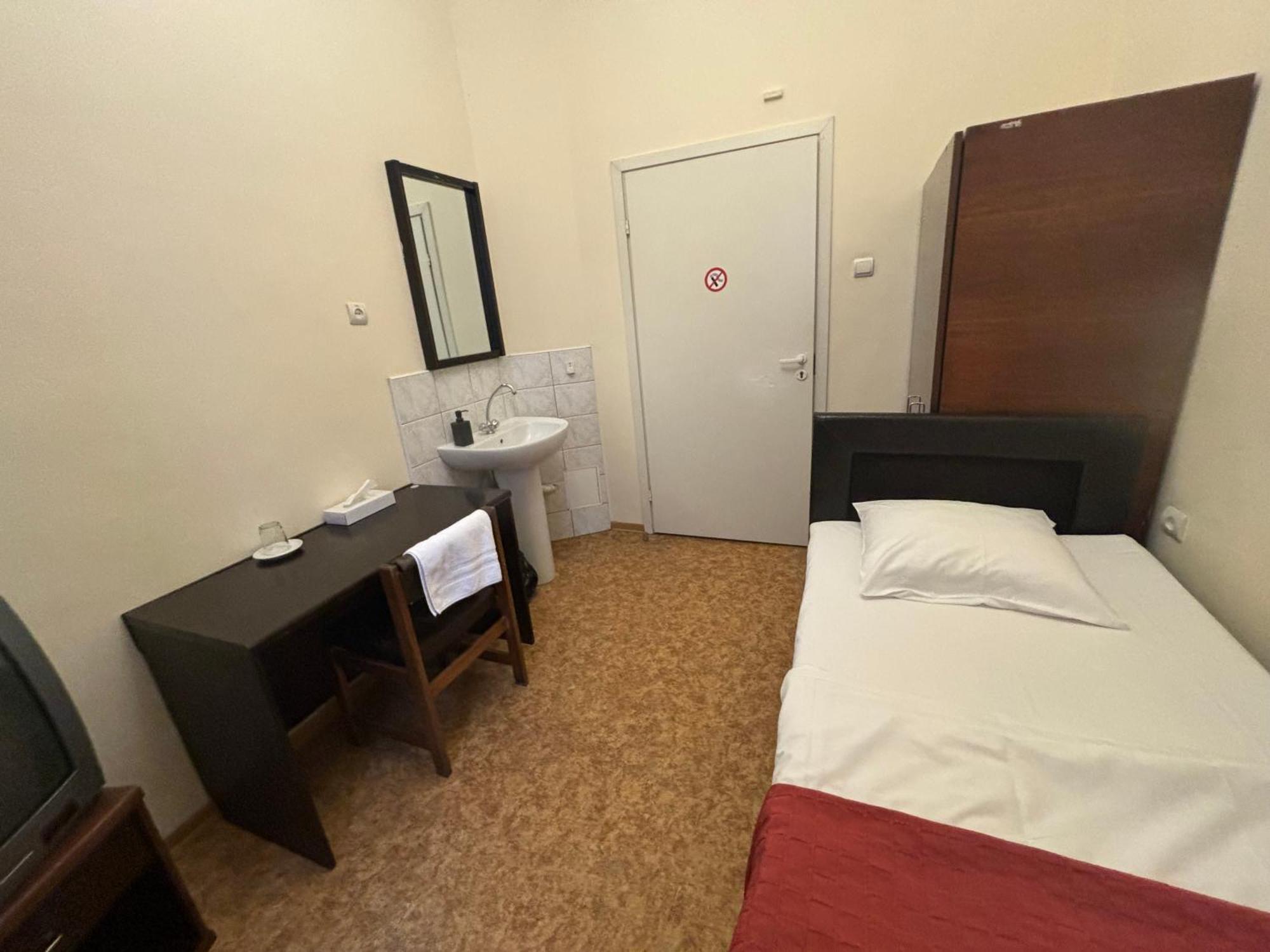 Hostel Viktorija With Private Rooms 里加 外观 照片